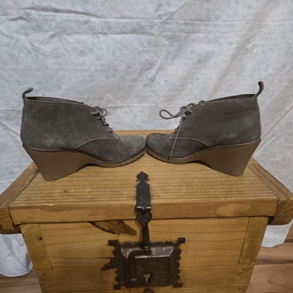 💰4 for 15💰 White Mountain Gray Suede Wedge Boots - Picture 4 of 5